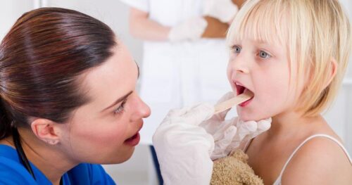 Jakie są objawy zapalenia krtani u dziecka?