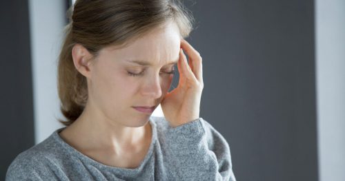 Ból głowy z lewej strony – co oznacza jednostronny ból głowy?