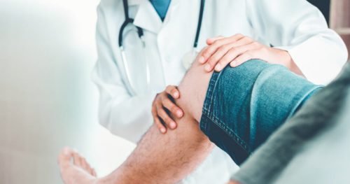 Ból kolana przy zginaniu – dlaczego kolana bolą? Jak przywrócić im pełną sprawność?