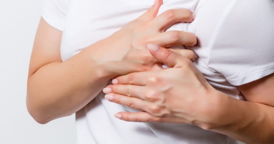 Skąd bierze się ból piersi? Jak możesz go złagodzić?