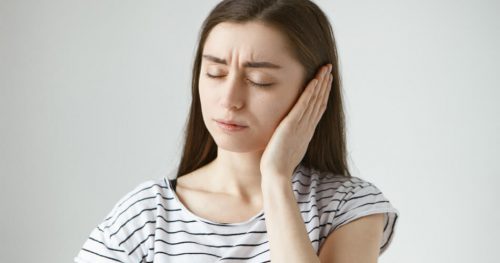 Jakim chorobom towarzyszy ból ucha? Jakie metody pomagają go złagodzić?