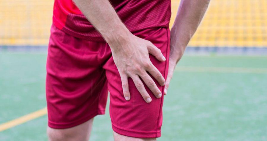 Ból biodra promieniujący na nogę: sprawdź, co może być jego przyczyną