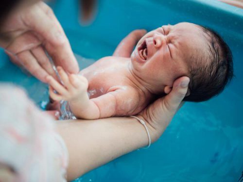 Odbieranie porodu poza szpitalem – najważniejsze wytyczne
