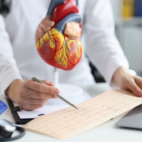 Dławica piersiowa stabilna i niestabilna – objaw choroby niedokrwiennej serca. Jak wygląda diagnostyka dusznicy bolesnej?