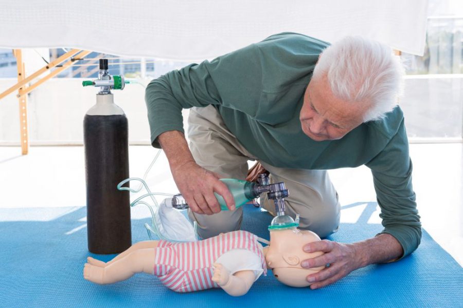 Resuscytacja dziecka – jak i kiedy wykonać resuscytację krążeniowo-oddechową u dzieci i niemowląt? Pierwsza pomoc