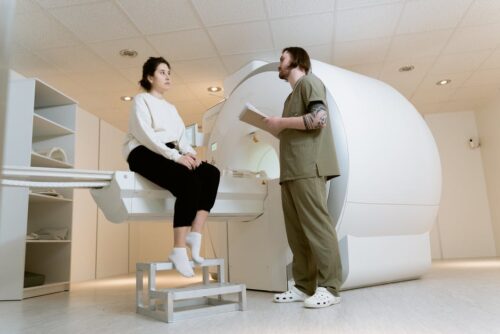 Kiedy wykonuje się badanie MRI barku?