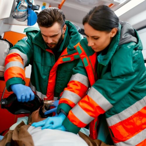 Praca w ratownictwie medycznym – jak wygląda i ile można zarobić?